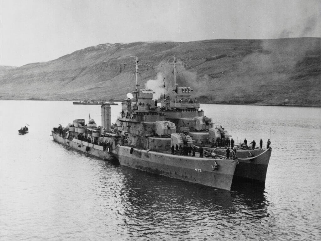 USS Kearny moored alongside the USS Monssen 